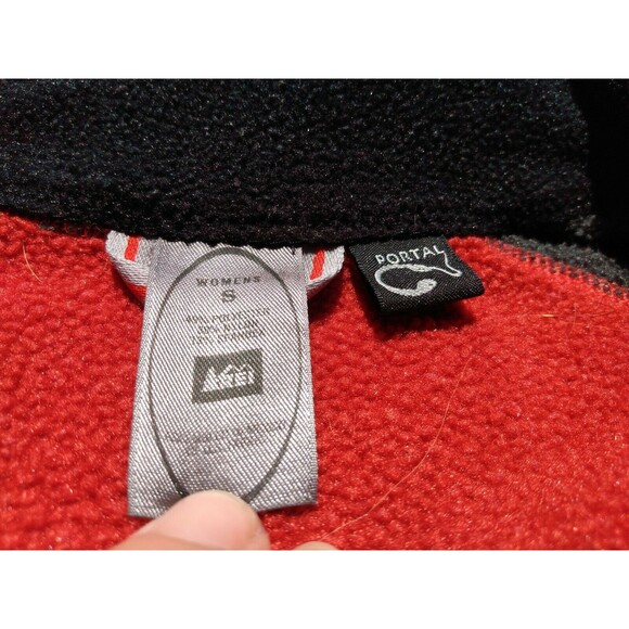 REI Woman Sweatshirt Size S Red Zipper Headphone Portal Shoulder Pocket Athletic - Picture 6 of 7